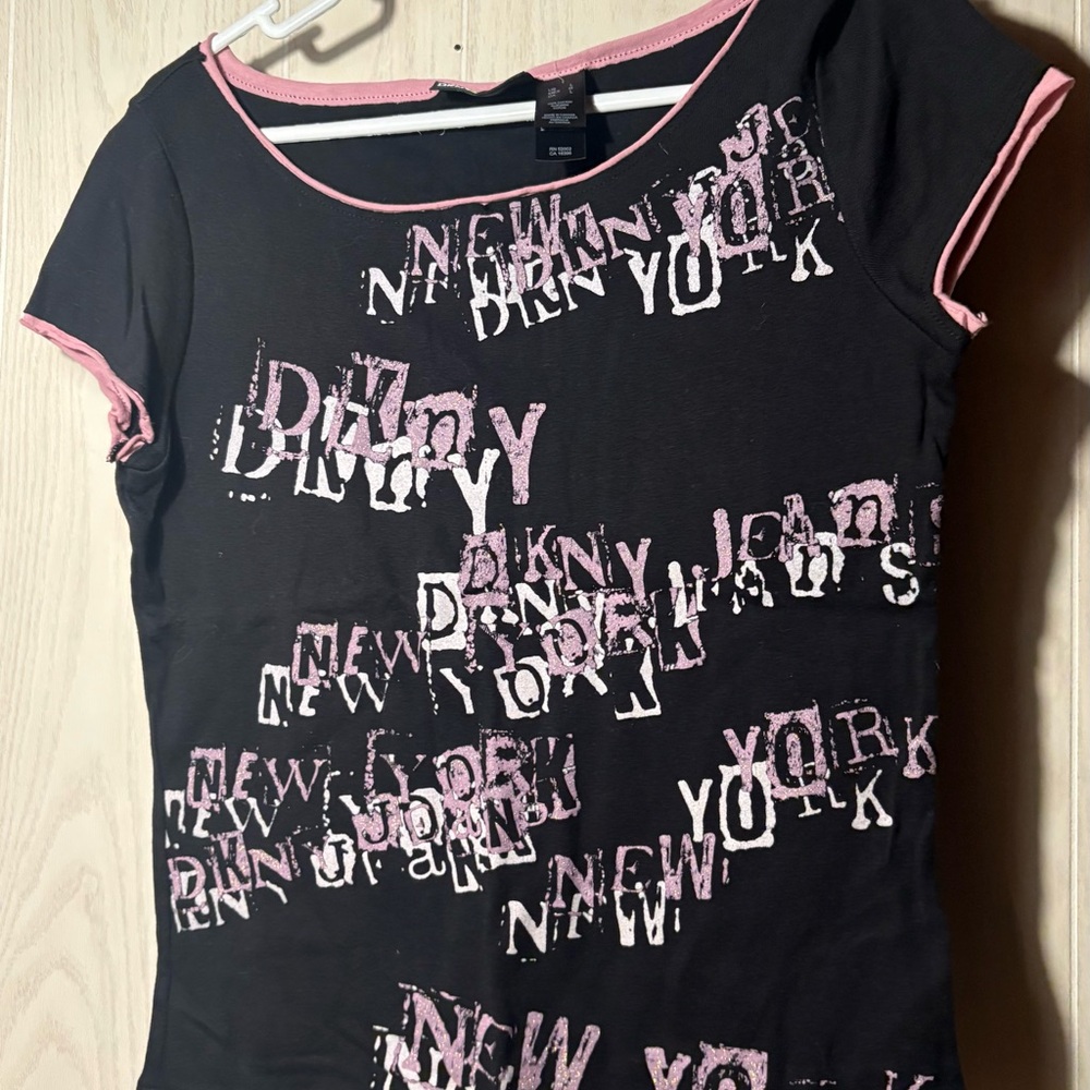 DKNY Women’s Black and Pink Graphic Tee